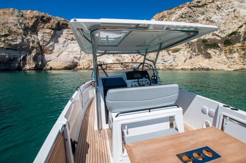 Cagliari motorboat tour BENETEAU FLYER 9 SPACEDECK