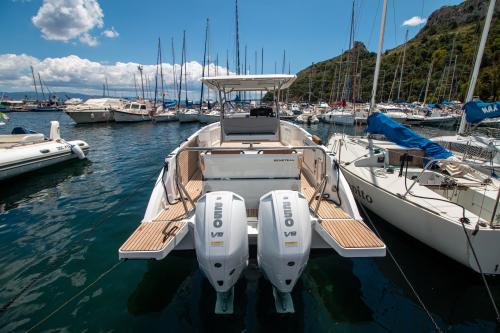 Cagliari motorboat tour BENETEAU FLYER 9 SPACEDECK