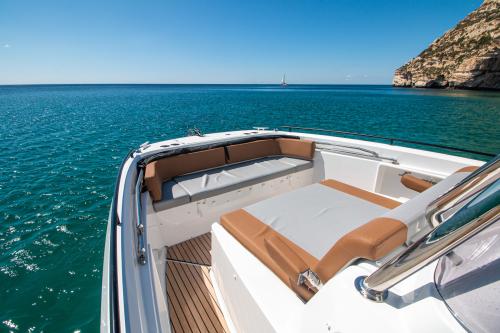 Cagliari motorboat tour BENETEAU FLYER 9 SPACEDECK