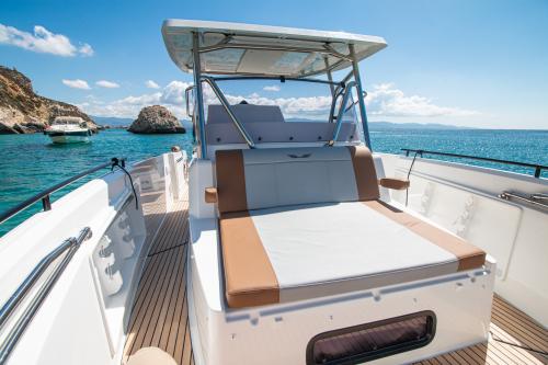 Cagliari motorboat tour BENETEAU FLYER 9 SPACEDECK