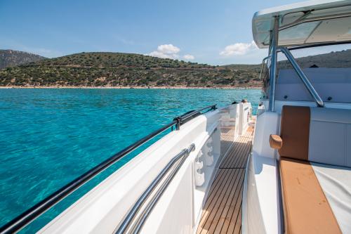 Cagliari motorboat tour BENETEAU FLYER 9 SPACEDECK