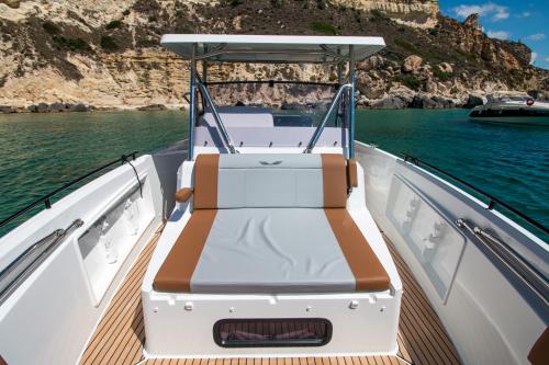 Cagliari motorboat tour BENETEAU FLYER 9 SPACEDECK