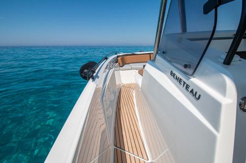 Cagliari motorboat tour BENETEAU FLYER 9 SPACEDECK