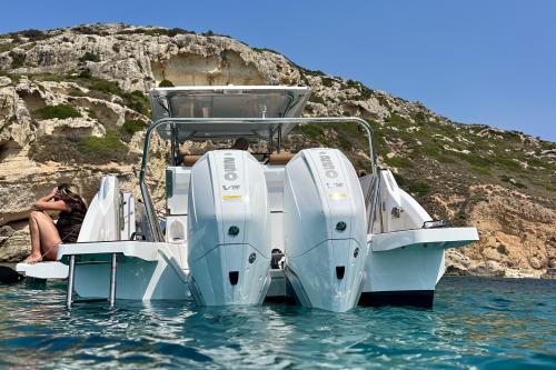 Cagliari motorboat tour BENETEAU FLYER 9 SPACEDECK